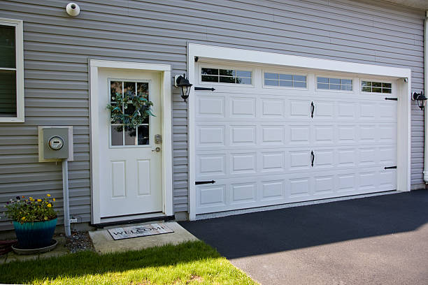 24/7 Emergency Garage Door Panel Replacement experts in Bylas, AZ